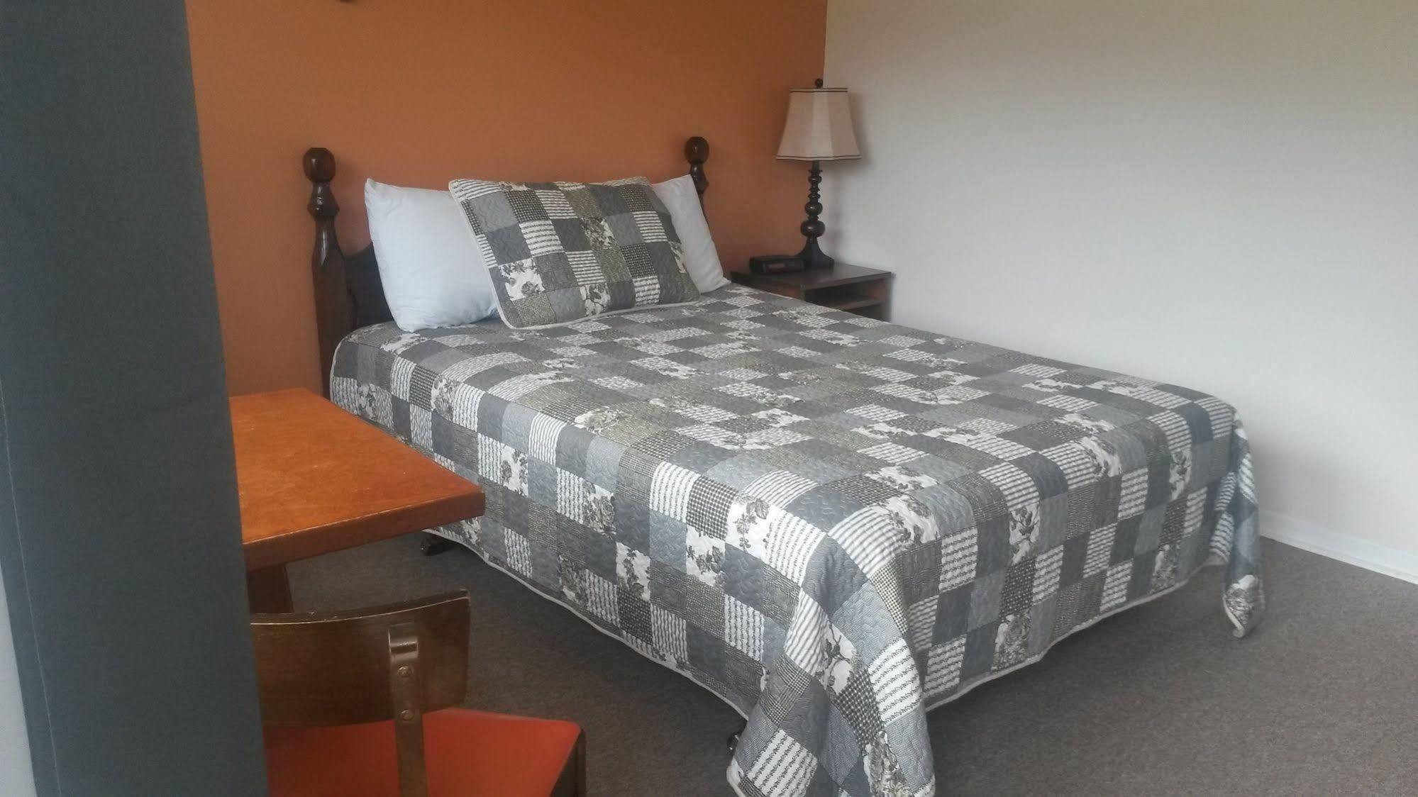 Cornerstone Motel 4*